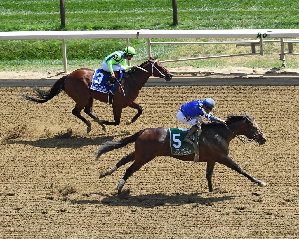 Cody’s Wish upsets champ Jackie’s Warrior in the Forego. (Viola Jasko/NYRA)
