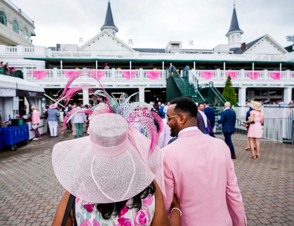 Some of the sights and scenes from the 2022 Longines Kentucky Oaks May 6 at Churchill Downs. (Eclipse Sportswire)