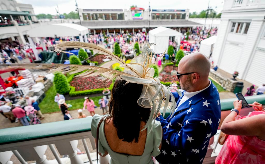 Some of the sights and scenes from the 2022 Longines Kentucky Oaks May 6 at Churchill Downs. (Eclipse Sportswire)