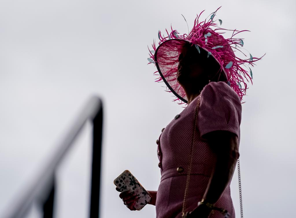 Some of the sights and scenes from the 2022 Longines Kentucky Oaks May 6 at Churchill Downs. (Eclipse Sportswire)