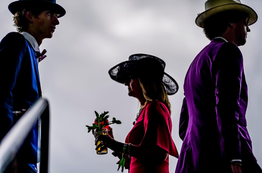 Some of the sights and scenes from the 2022 Longines Kentucky Oaks May 6 at Churchill Downs. (Eclipse Sportswire)