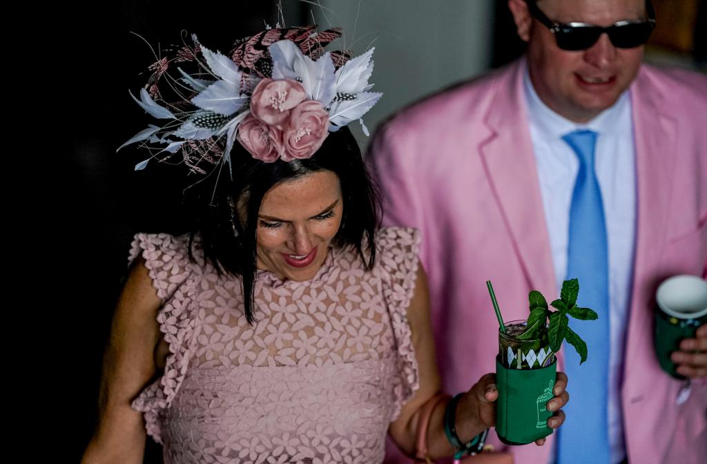 Some of the sights and scenes from the 2022 Longines Kentucky Oaks May 6 at Churchill Downs. (Eclipse Sportswire)