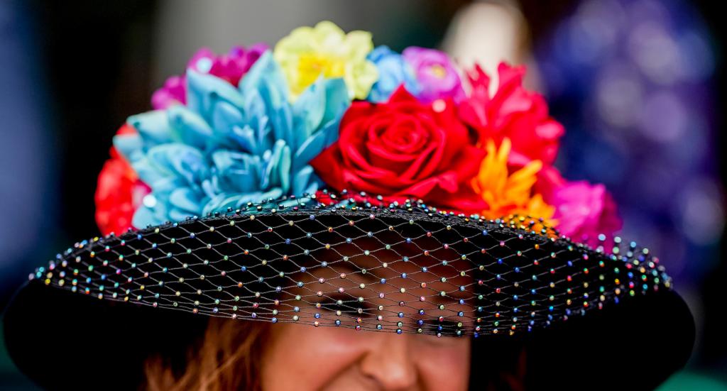 Some of the sights and scenes from the 2022 Longines Kentucky Oaks May 6 at Churchill Downs. (Eclipse Sportswire)