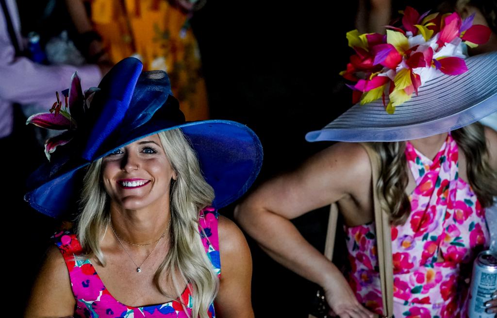 Some of the sights and scenes from the 2022 Longines Kentucky Oaks May 6 at Churchill Downs. (Eclipse Sportswire)