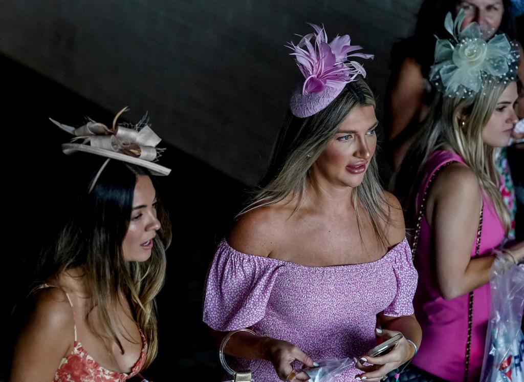 Some of the sights and scenes from the 2022 Longines Kentucky Oaks May 6 at Churchill Downs. (Eclipse Sportswire)