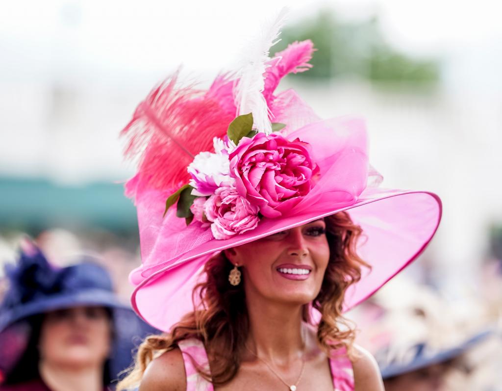 Some of the sights and scenes from the 2022 Longines Kentucky Oaks May 6 at Churchill Downs. (Eclipse Sportswire)