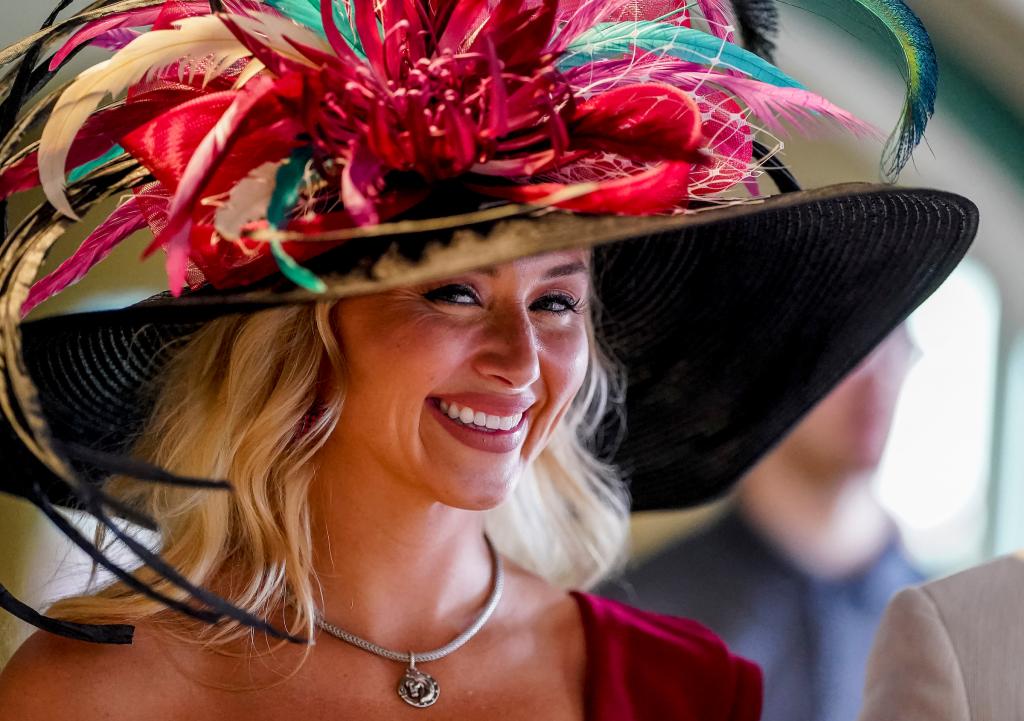 Some of the sights and scenes from the 2022 Longines Kentucky Oaks May 6 at Churchill Downs. (Eclipse Sportswire)