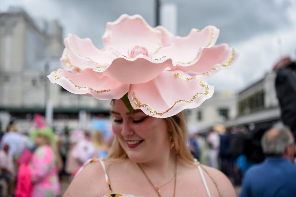 Some of the sights and scenes from the 2022 Longines Kentucky Oaks May 6 at Churchill Downs. (Eclipse Sportswire)