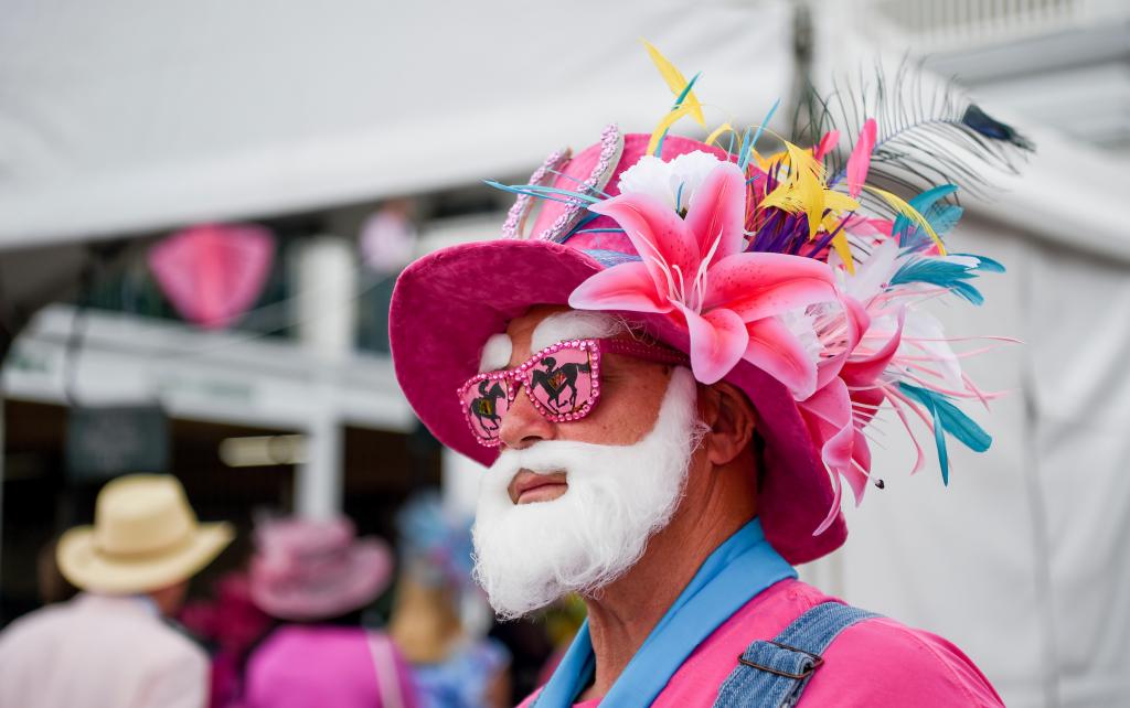 Some of the sights and scenes from the 2022 Longines Kentucky Oaks May 6 at Churchill Downs. (Eclipse Sportswire)