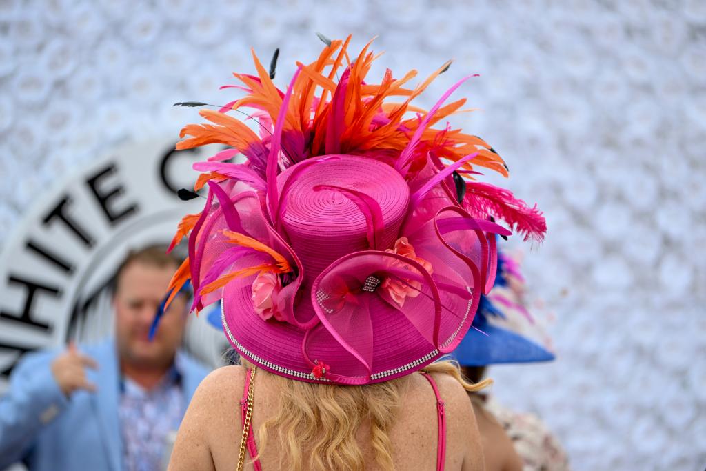 Some of the sights and scenes from the 2022 Longines Kentucky Oaks May 6 at Churchill Downs. (Eclipse Sportswire)