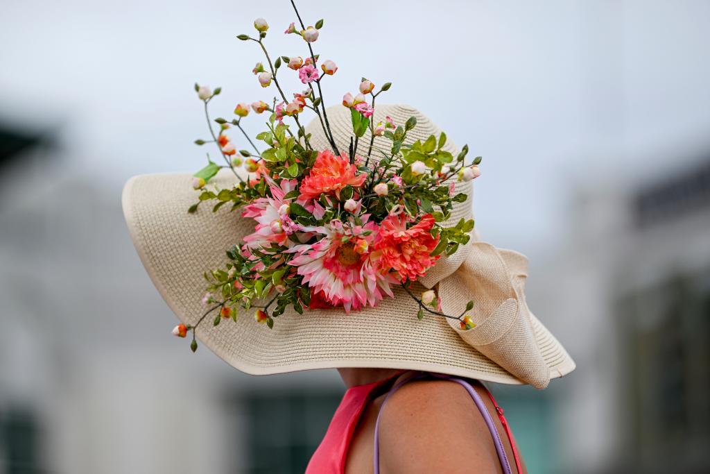 Some of the sights and scenes from the 2022 Longines Kentucky Oaks May 6 at Churchill Downs. (Eclipse Sportswire)