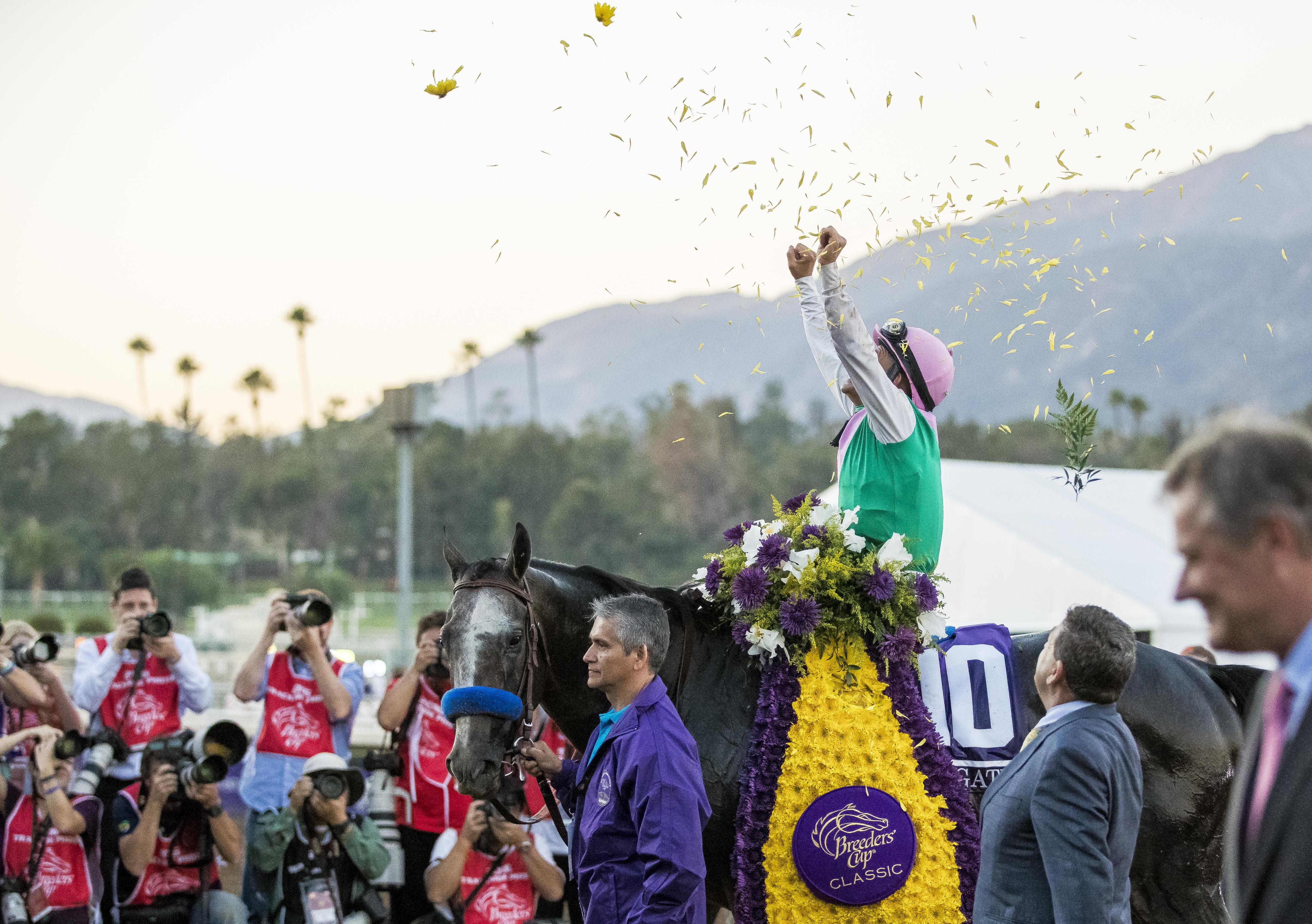 Mike Smith celebrates his Classic win aboard Arrogate in 2016.
