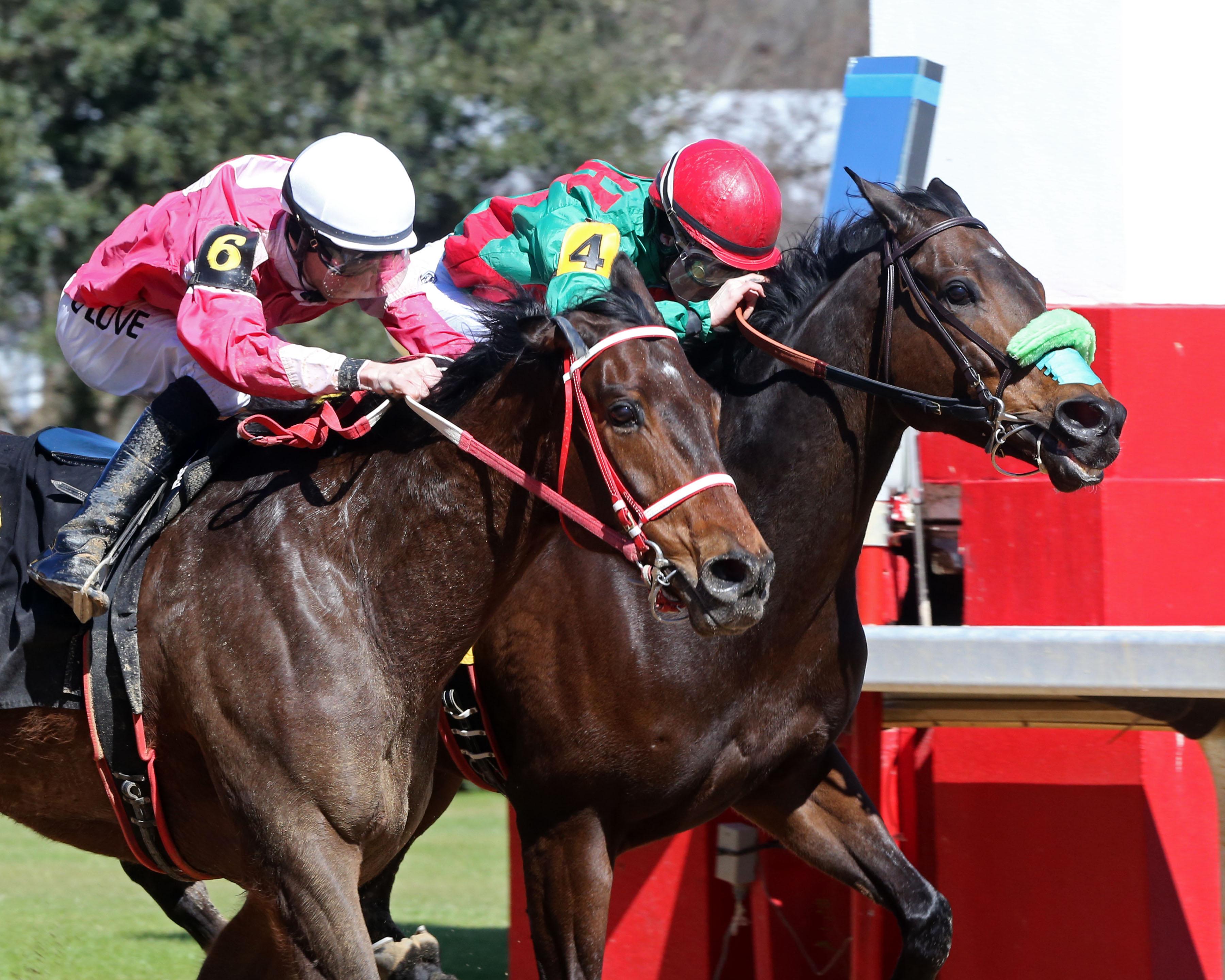 Bailey (right) guides Burtnjoe to victory.