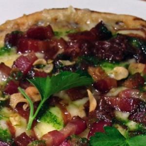 <a href="http://bobbyflay.com/recipes/recipes/21/pizza-with-bacon-caramelized-onions-and-toasted-garlic">3. Pizza with Bacon, Caramelized Onions and Toasted Garlic </a>
